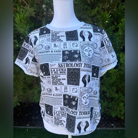 attitude not included Tops - Retro Black/White Astrology Sun and Moon T Shirt(Junior) Size Large
